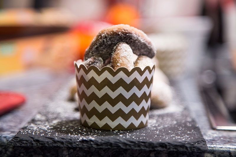 mit kindern plaetzchen backen