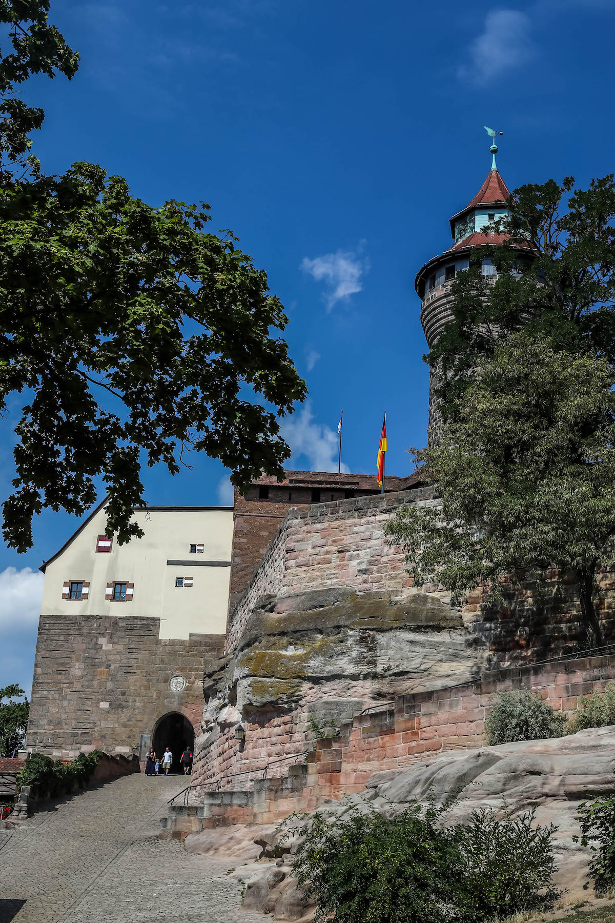 Kaiserburg Nürnberg mit Kind